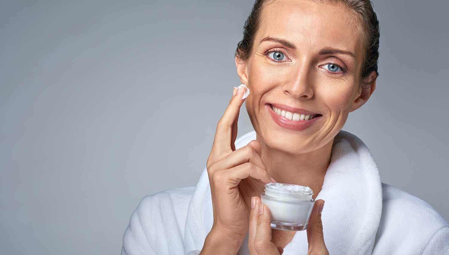 Ακμή μετά τα 40: Περιποίηση της επιδερμίδας με ατέλειες