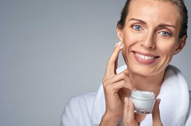 Ακμή μετά τα 40: Περιποίηση της επιδερμίδας με ατέλειες