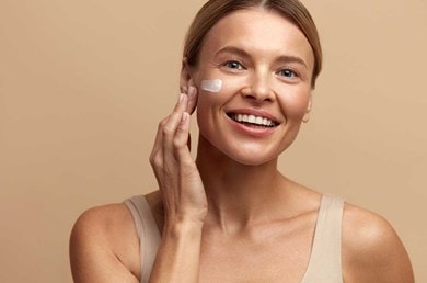 Κρέμες προσώπου με Νιασιναμίδη: Ποια η δράση τους;