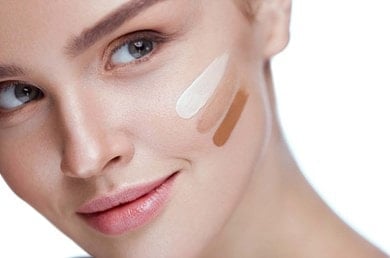 make up σε επιδερμιδα με ροδοχρου ακμη
