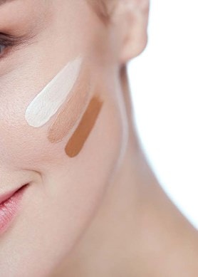 make up σε επιδερμιδα με ροδοχρου ακμη