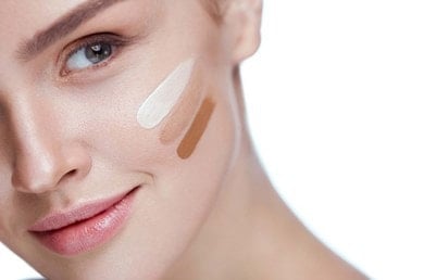 make up σε επιδερμιδα με ροδοχρου ακμη