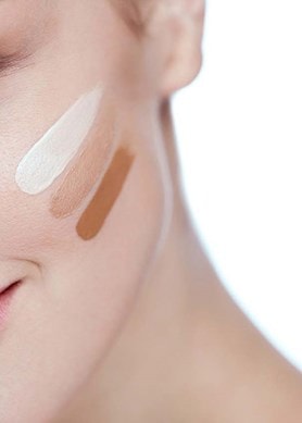 make up σε επιδερμιδα με ροδοχρου ακμη