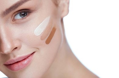 make up σε επιδερμιδα με ροδοχρου ακμη