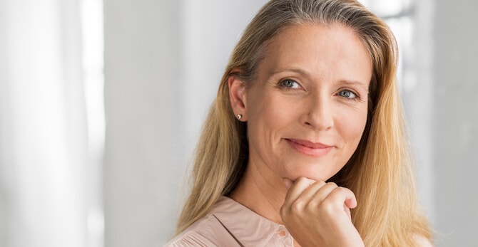 Εμμηνόπαυση: Ποιες αντιρυτιδικές κρέμες προσώπου να επιλέξω