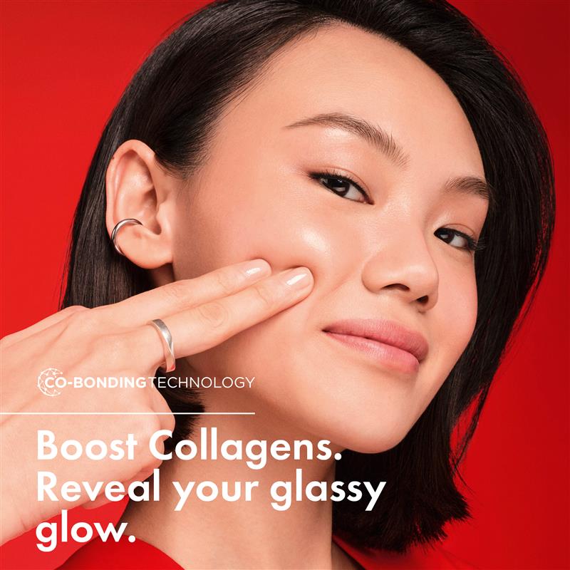 Δίνει glassy λάμψη στην επιδερμίδα.